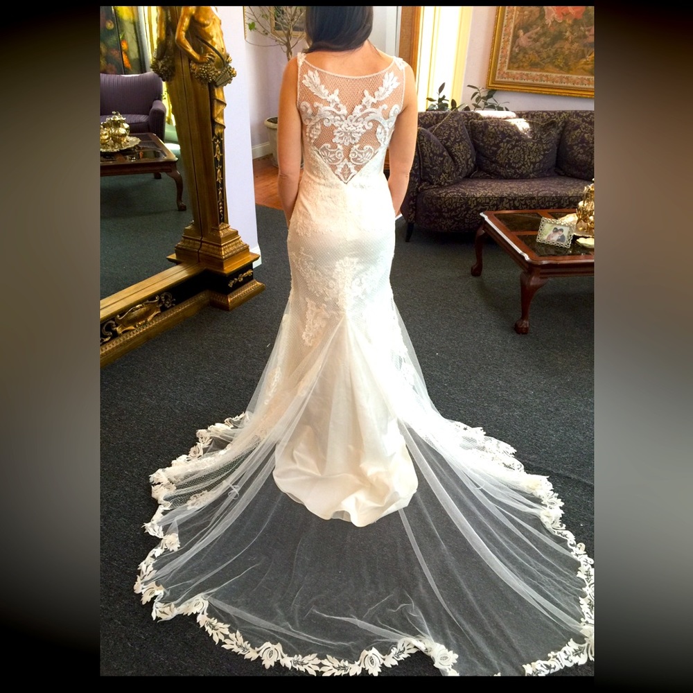 Never worn Victoria Rosa clara wedding dress